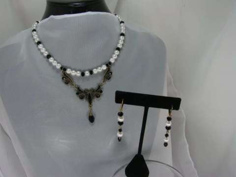 Vintage Style Earring and necklace set