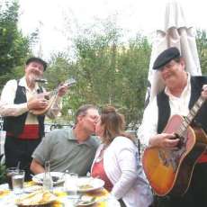 Strolling Italian Musicians!