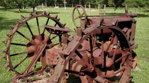 Raymond Ms Antique Tractor