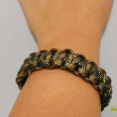 Paracord camo bracelet