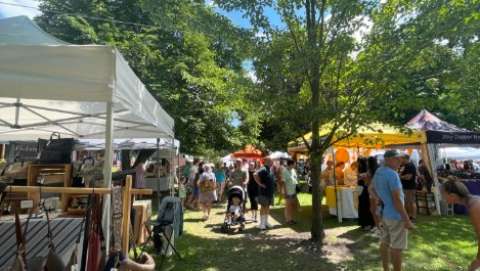 Markets at Round Lake
