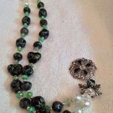 Green swirl necklace w/Swarovski beads
