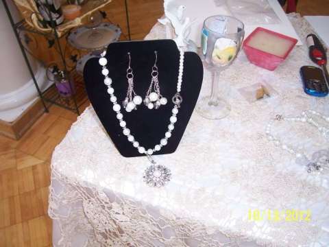 Glass pearls and crystal