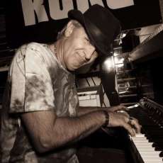Bobby on the Keys