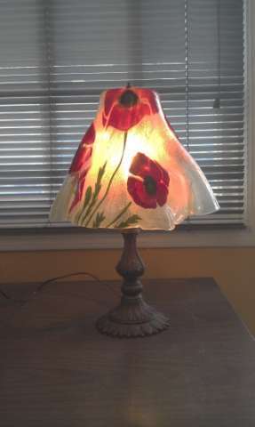 18" Poppy Lamp with Water Lily base