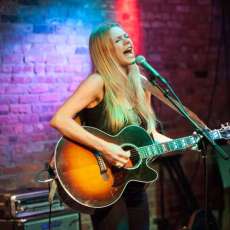Singing at the Bitter End, NYC