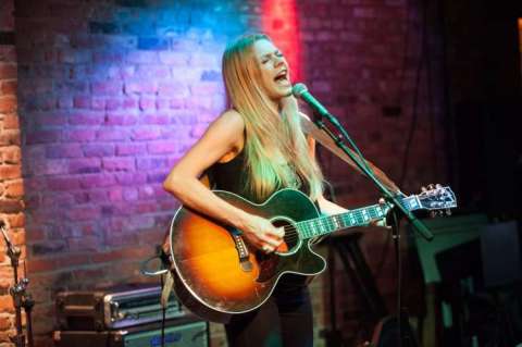 Singing at the Bitter End, NYC