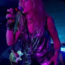 Robin DeLorenzo Rocks the Playboy Mansion