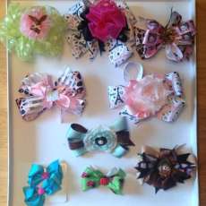 Chic and petite bows