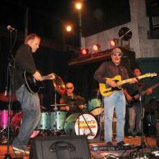 Chuck_sWagonAcornStage