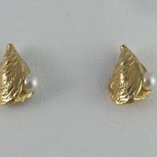 Oyster Earrings With Pearls