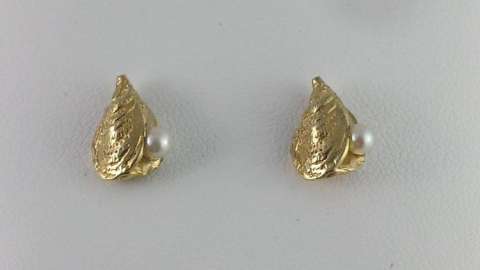 Oyster Earrings With Pearls