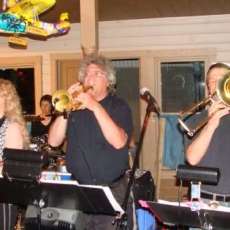 3 Horns Live Performance