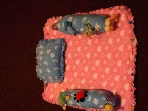 (5) piece blanket and pillow set