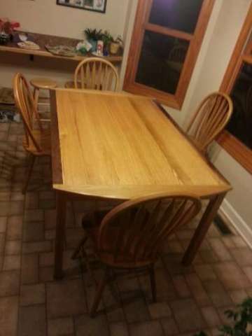 Specialty Dining Table & Chairs