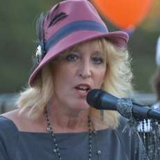 "Christine McVie"