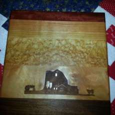 Hardwood cutting board with engraving