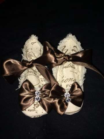 Baby shoes size small 0-3 months