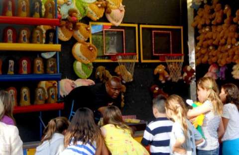 BIG GREEK FESTIVAL: Family Friendly With Children's Game