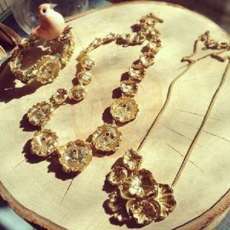 CURLED LEAF CLUSTER NECKLACE