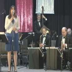 Lizi enthrals crowd.