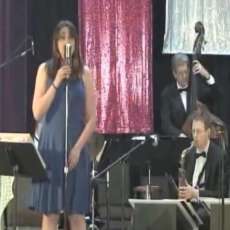 Lizi keeps the mood jazzy ...