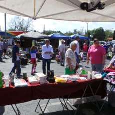 Shoppers at April Flea Across Florida