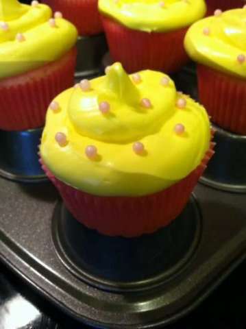 Pink lemonade cupcakes