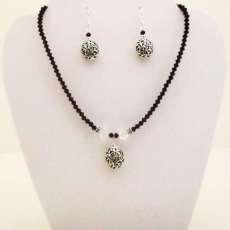 Red Glass Beads Necklace Set