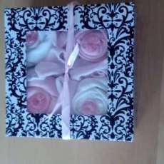 Demask - pink onsie cupcakes