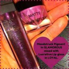 EYE PIGMENTS WITH GLOSS