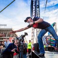 Reaching For the Crowd - Big and Rich Concert Opener