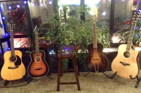 4 Guitars Unplugged