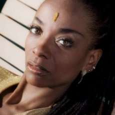 Queen AaMinah Headshot