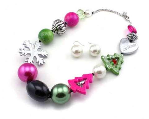 Fne2597 $11.00 Set. Christmas Necklace and Earring Set.