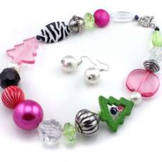 Fne2593 $11.00 Set. Christmas Necklace and Earring Set.