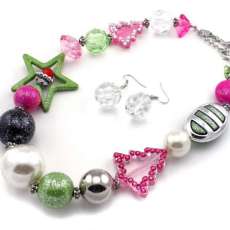 Fne2603 $11.00 Christmas Necklace and Earring Set.