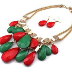 Fne4259 $11.00 Set. Christmas Necklace and Earring Set.