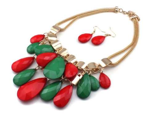 Fne4259 $11.00 Set. Christmas Necklace and Earring Set.