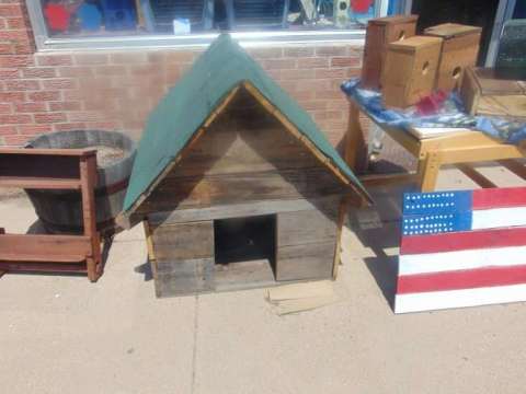 Large Doghouse American Flag