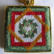 Xmas Wreath Necklace