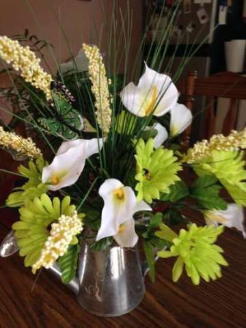 Watering Can/Green, White