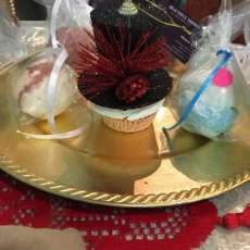 Cupcake Bath Bomb With Snowman Hat Ornament, Round Bath Bombs