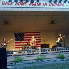 Lindsey Ell and I Onstage.