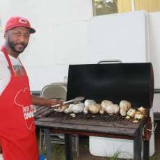 Vinces' World Famed Smoked Turkey Legs