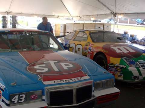 1984 Richard Petty STP Pontiac & 2006 Elliott Sadler M&Ms' Ford Fusion Nascar Racing Simulator