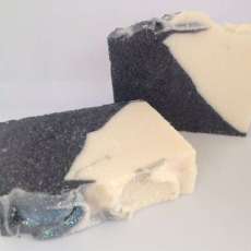 Black & White Salt Spa Bar