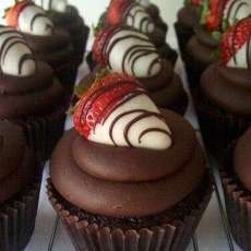 Chocolate Covered Strawberry Cupcakes