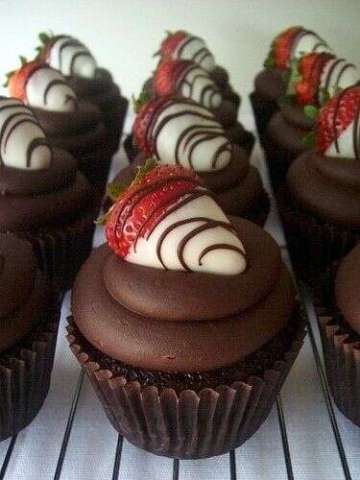 Chocolate Covered Strawberry Cupcakes