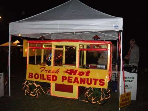 P'Nuts Cart at night
